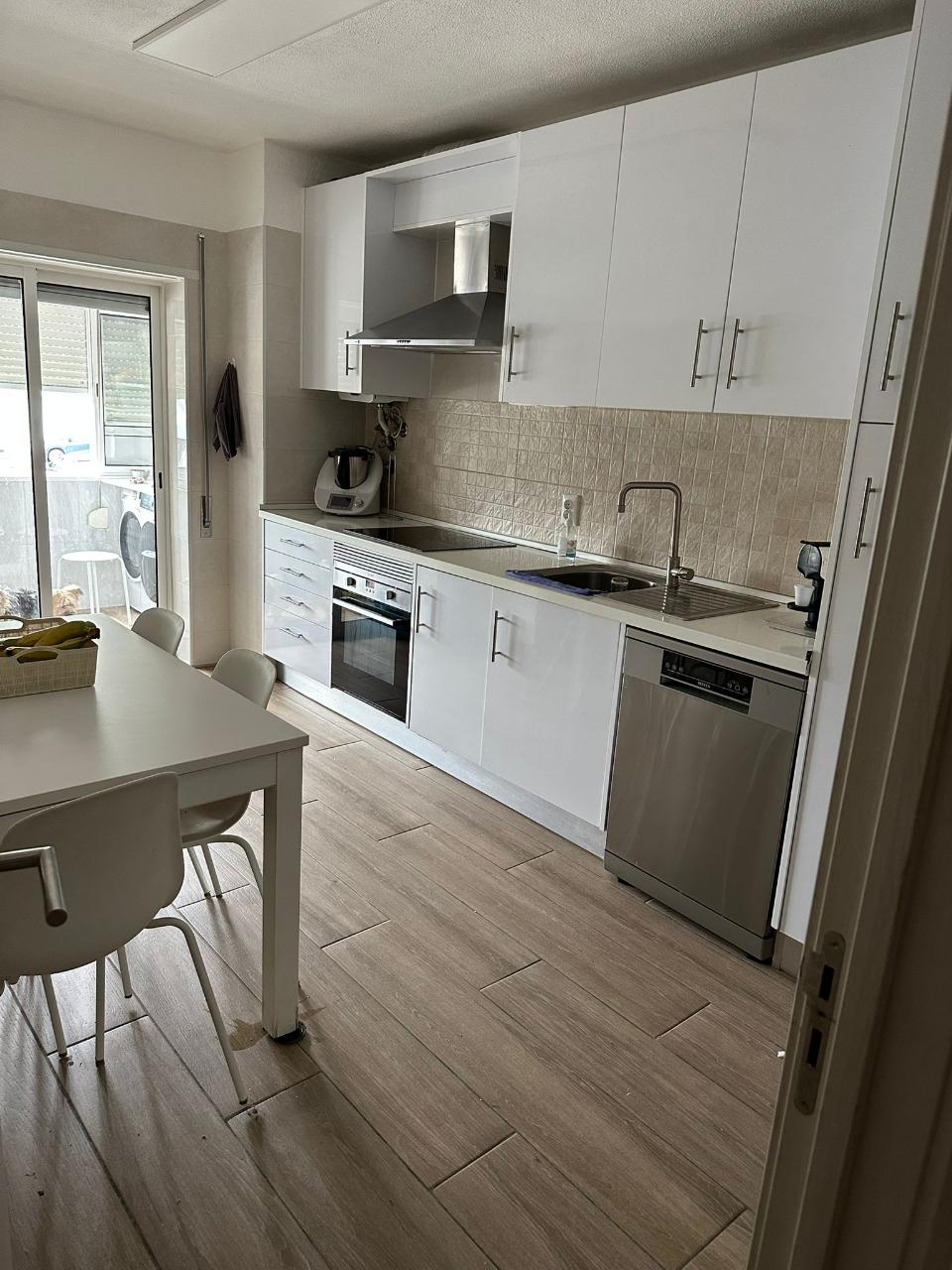 T3 COM 2 casas de banho, Elevador, LOCALIZAÇÃO EM ZONA