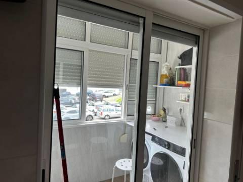 T3 COM 2 casas de banho, Elevador, LOCALIZAÇÃO EM ZONA