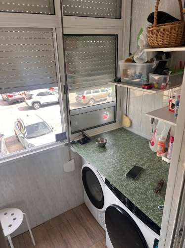 T3 COM 2 CASAS DE. BANHO ,EM EDIFICIO DE EXCELENTE ESTADO, LOCALIZADO EM ZONA COM BASTANTES SERVIÇOS PARA O SEU DIA-A-DIA