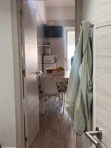 T3 COM 2 CASAS DE. BANHO ,EM EDIFICIO DE EXCELENTE ESTADO, LOCALIZADO EM ZONA COM BASTANTES SERVIÇOS PARA O SEU DIA-A-DIA