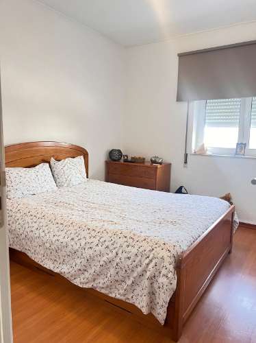 T3 COM 2 CASAS DE. BANHO ,EM EDIFICIO DE EXCELENTE ESTADO, LOCALIZADO EM ZONA COM BASTANTES SERVIÇOS PARA O SEU DIA-A-DIA