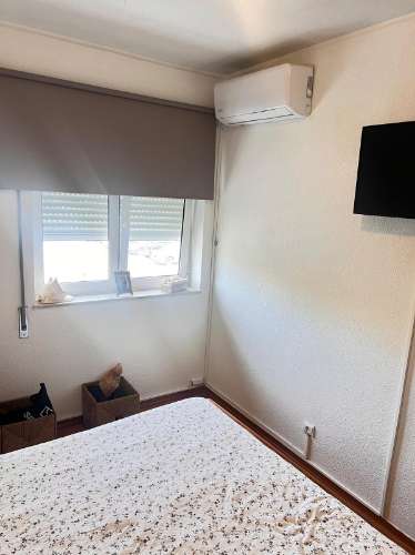 T3 COM 2 CASAS DE. BANHO ,EM EDIFICIO DE EXCELENTE ESTADO, LOCALIZADO EM ZONA COM BASTANTES SERVIÇOS PARA O SEU DIA-A-DIA