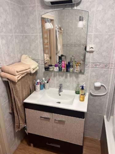 T3 COM 2 CASAS DE. BANHO ,EM EDIFICIO DE EXCELENTE ESTADO, LOCALIZADO EM ZONA COM BASTANTES SERVIÇOS PARA O SEU DIA-A-DIA