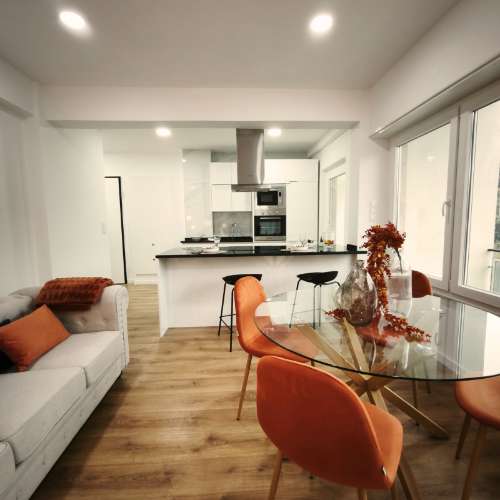 Espaçoso Apartamento de 3 Frentes com Varanda Panorâmica em Benfica a 7 minutos a pé do Centro Comercial Colombo