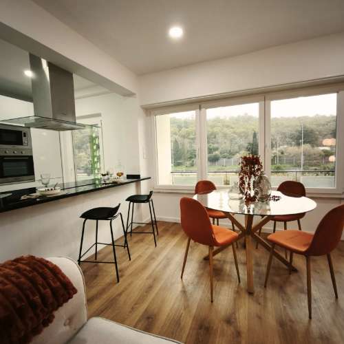 Espaçoso Apartamento de 3 Frentes com Varanda Panorâmica em Benfica a 7 minutos a pé do Centro Comercial Colombo