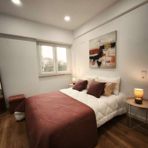 Espaçoso Apartamento de 3 Frentes com Varanda Panorâmica em Benfica a 7 minutos a pé do Centro Comercial Colombo