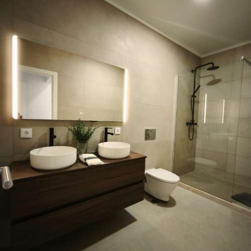 Espaçoso Apartamento de 3 Frentes com Varanda Panorâmica em Benfica a 7 minutos a pé do Centro Comercial Colombo