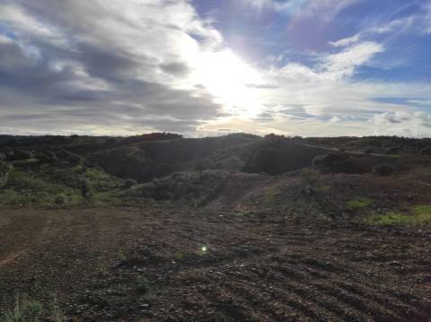 TERRENO COM 55.800 M2 COM POSSIBILIDADE DE CONSTRUÇÃO - ALCARIAS GRANDES - CASTRO MARIM - ALGARVE