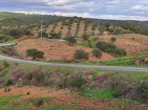 TERRENO COM 55.800 M2 COM POSSIBILIDADE DE CONSTRUÇÃO - ALCARIAS GRANDES - CASTRO MARIM - ALGARVE