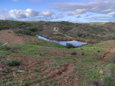 TERRENO COM 55.800 M2 COM POSSIBILIDADE DE CONSTRUÇÃO - ALCARIAS GRANDES - CASTRO MARIM - ALGARVE