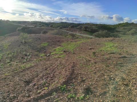 TERRENO COM 55.800 M2 COM POSSIBILIDADE DE CONSTRUÇÃO - ALCARIAS GRANDES - CASTRO MARIM - ALGARVE