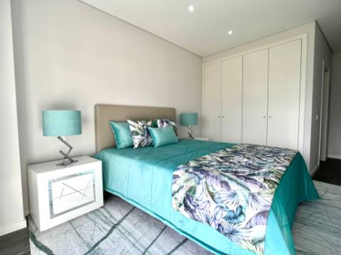 Apartamento T3 em Condomínio com Piscina .