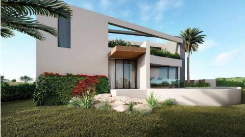 Lote de terreno destinado a construção de uma moradia unifamiliar no Golf Monte Rei