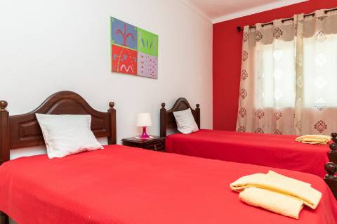 MORADIA - PRÉDIO - COM VARIOS APARTAMENTOS - PISCINA - EM MANTA ROTA - VILA NOVA DE CACELA - VRSA - ALGARVE