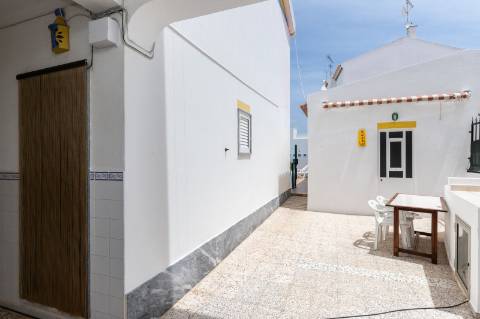 MORADIA - PRÉDIO - COM VARIOS APARTAMENTOS - PISCINA - EM MANTA ROTA - VILA NOVA DE CACELA - VRSA - ALGARVE