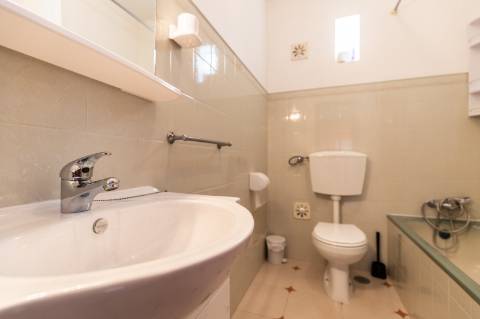 MORADIA - PRÉDIO - COM VARIOS APARTAMENTOS - PISCINA - EM MANTA ROTA - VILA NOVA DE CACELA - VRSA - ALGARVE