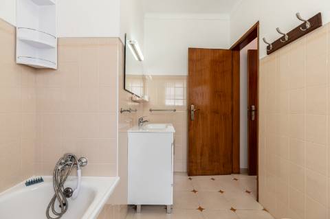 MORADIA - PRÉDIO - COM VARIOS APARTAMENTOS - PISCINA - EM MANTA ROTA - VILA NOVA DE CACELA - VRSA - ALGARVE