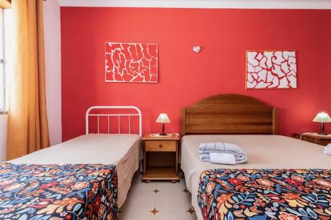 MORADIA - PRÉDIO - COM VARIOS APARTAMENTOS - PISCINA - EM MANTA ROTA - VILA NOVA DE CACELA - VRSA - ALGARVE