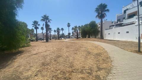 Lote com 115.90 m2 de área total, e 145 m2 de área de construção na Turolhão