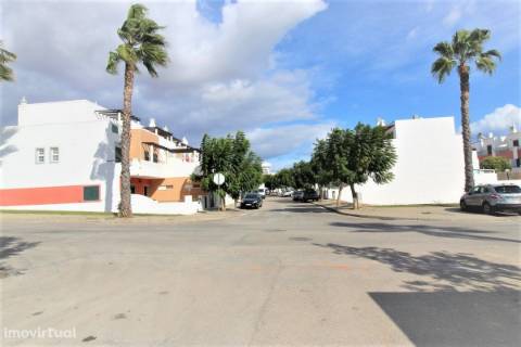 Lote com 115.90 m2 de área total, e 145 m2 de área de construção na Turolhão