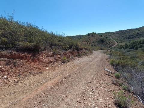 TERRENO RUSTICO COM 22.760 M2 - COM POÇO - EM BRENHOSA - ODELEITE - CASTRO MARIM - ALGARVE