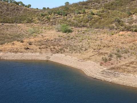 TERRENO COM 52.840 M2 - POSSIBILIDADE DE CONSTRUIR UM PEQUENO ARMAZEM - BARRAGEM DE ODELEITE - CASTRO MARIM -ALGARVE