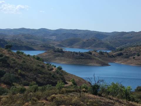 TERRENO COM 52.840 M2 - POSSIBILIDADE DE CONSTRUIR UM PEQUENO ARMAZEM - BARRAGEM DE ODELEITE - CASTRO MARIM -ALGARVE