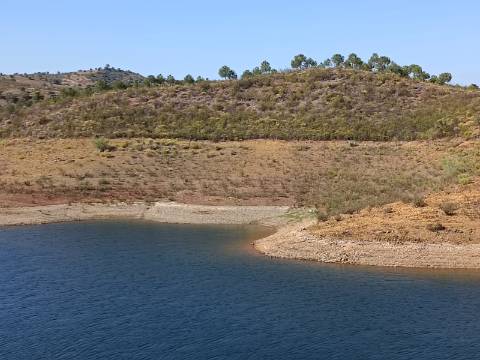 TERRENO COM 52.840 M2 - POSSIBILIDADE DE CONSTRUIR UM PEQUENO ARMAZEM - BARRAGEM DE ODELEITE - CASTRO MARIM -ALGARVE