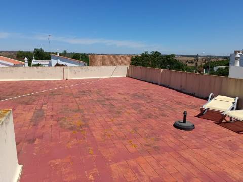 EDIFÍCIO COM TRÊS PISOS - VÁRIAS DIVISÕES - HABITAÇÃO - RESTAURANTE - COMÉRCIO - SERVIÇOS - SÃO BARTOLOMEU DO SUL - CASTRO MARIM