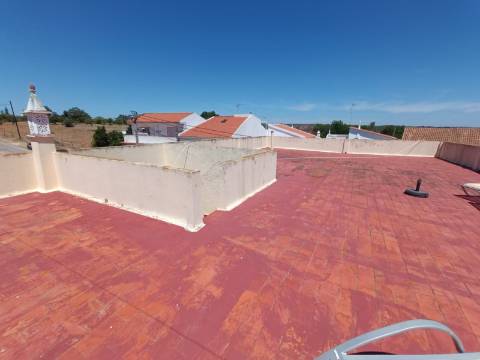 EDIFÍCIO COM TRÊS PISOS - VÁRIAS DIVISÕES - HABITAÇÃO - RESTAURANTE - COMÉRCIO - SERVIÇOS - SÃO BARTOLOMEU DO SUL - CASTRO MARIM
