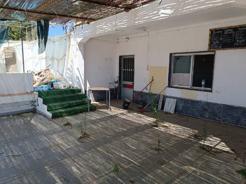 EDIFÍCIO COM TRÊS PISOS - VÁRIAS DIVISÕES - HABITAÇÃO - RESTAURANTE - COMÉRCIO - SERVIÇOS - SÃO BARTOLOMEU DO SUL - CASTRO MARIM