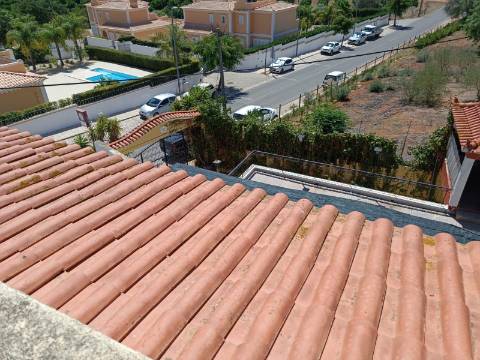 EDIFÍCIO COM TRÊS PISOS - VÁRIAS DIVISÕES - HABITAÇÃO - RESTAURANTE - COMÉRCIO - SERVIÇOS - SÃO BARTOLOMEU DO SUL - CASTRO MARIM