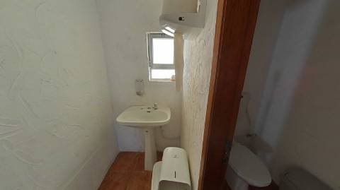 EDIFÍCIO COM TRÊS PISOS - VÁRIAS DIVISÕES - HABITAÇÃO - RESTAURANTE - COMÉRCIO - SERVIÇOS - SÃO BARTOLOMEU DO SUL - CASTRO MARIM