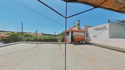 EDIFÍCIO COM TRÊS PISOS - VÁRIAS DIVISÕES - HABITAÇÃO - RESTAURANTE - COMÉRCIO - SERVIÇOS - SÃO BARTOLOMEU DO SUL - CASTRO MARIM