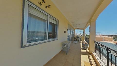 EDIFÍCIO COM TRÊS PISOS - VÁRIAS DIVISÕES - HABITAÇÃO - RESTAURANTE - COMÉRCIO - SERVIÇOS - SÃO BARTOLOMEU DO SUL - CASTRO MARIM