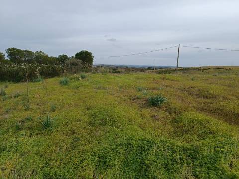 TERRENO COM 34.500 M2 - POSSIBILIDADE DE CONSTRUÇÃO DE ARMAZEM - ÁGUA E LUZ - SENTINELA - CASTRO MARIM - ALGARVE