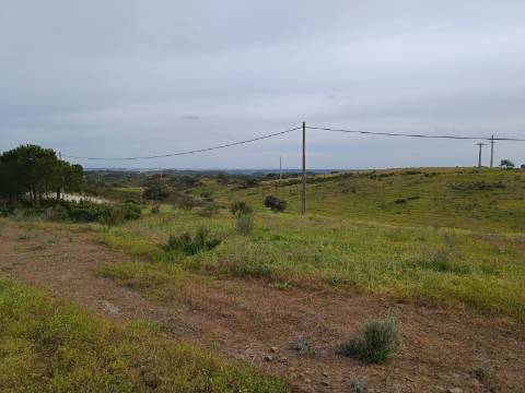 TERRENO COM 34.500 M2 - POSSIBILIDADE DE CONSTRUÇÃO DE ARMAZEM - ÁGUA E LUZ - SENTINELA - CASTRO MARIM - ALGARVE