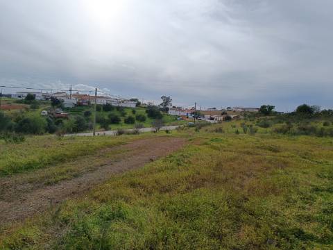 TERRENO COM 34.500 M2 - POSSIBILIDADE DE CONSTRUÇÃO DE ARMAZEM - ÁGUA E LUZ - SENTINELA - CASTRO MARIM - ALGARVE