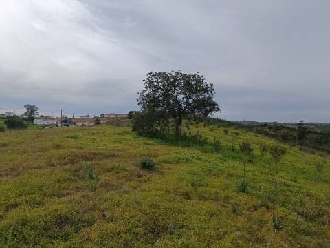 TERRENO COM 34.500 M2 - POSSIBILIDADE DE CONSTRUÇÃO DE ARMAZEM - ÁGUA E LUZ - SENTINELA - CASTRO MARIM - ALGARVE