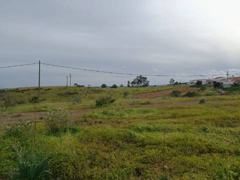 TERRENO COM 34.500 M2 - POSSIBILIDADE DE CONSTRUÇÃO DE ARMAZEM - ÁGUA E LUZ - SENTINELA - CASTRO MARIM - ALGARVE