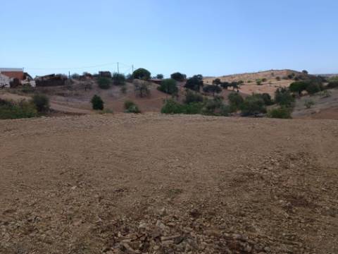 TERRENO RÚSTICO COM 2.920 M2 - ELECTRICIDADE - COM ÁRVORES - MATOS - CASTRO MARIM - ALGARVE