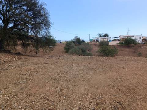 TERRENO RÚSTICO COM 2.920 M2 - ELECTRICIDADE - COM ÁRVORES - MATOS - CASTRO MARIM - ALGARVE
