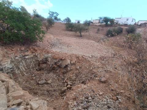 TERRENO RÚSTICO COM 2.920 M2 - ELECTRICIDADE - COM ÁRVORES - MATOS - CASTRO MARIM - ALGARVE