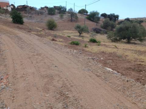 TERRENO RÚSTICO COM 2.920 M2 - ELECTRICIDADE - COM ÁRVORES - MATOS - CASTRO MARIM - ALGARVE