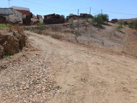 TERRENO RÚSTICO COM 2.920 M2 - ELECTRICIDADE - COM ÁRVORES - MATOS - CASTRO MARIM - ALGARVE