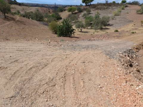 TERRENO RÚSTICO COM 2.920 M2 - ELECTRICIDADE - COM ÁRVORES - MATOS - CASTRO MARIM - ALGARVE