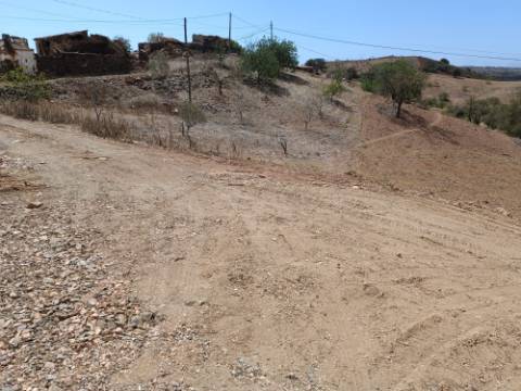 TERRENO RÚSTICO COM 2.920 M2 - ELECTRICIDADE - COM ÁRVORES - MATOS - CASTRO MARIM - ALGARVE