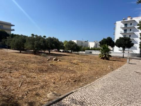 Terreno com 465m2 e 1609m2 para construção de 15 apartamentos + 1 loja, no centro de loule