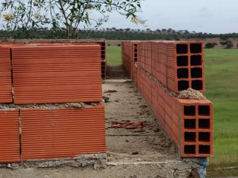 MORADIA TÍPICA ISOLADA COM 215 M2 EM ALVES - SANTANA DE CAMBAS - MÉRTOLA - BAIXO ALENTEJO