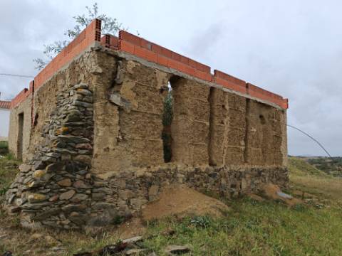 MORADIA TÍPICA ISOLADA COM 215 M2 EM ALVES - SANTANA DE CAMBAS - MÉRTOLA - BAIXO ALENTEJO